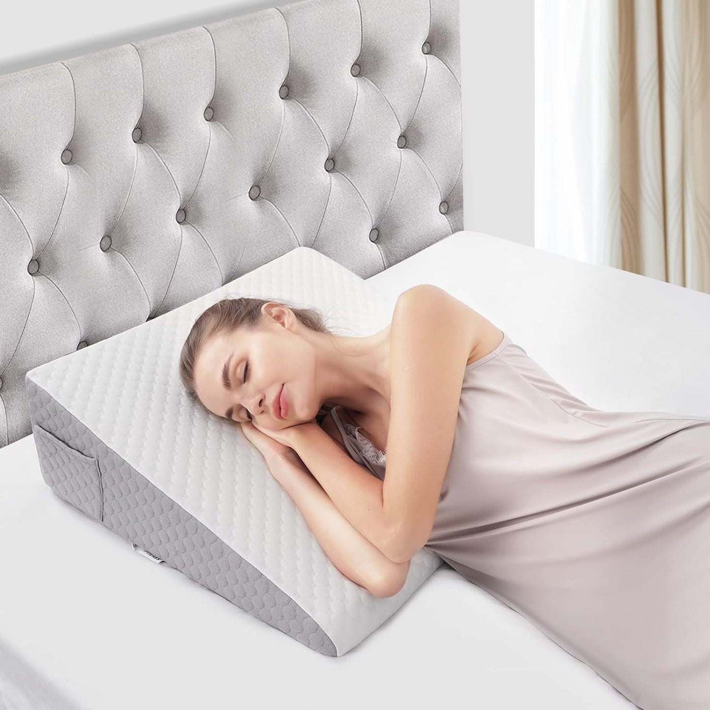 Oreiller en forme de coin pour le lit